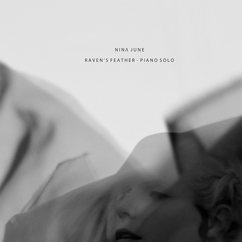 Imagen de apoyo de  JUNE, Nina: Raven's Feather