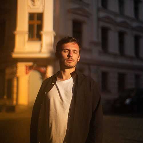 Imagen de apoyo de  CARLSEN, E.: Grains of Gold (E. Carlsen)