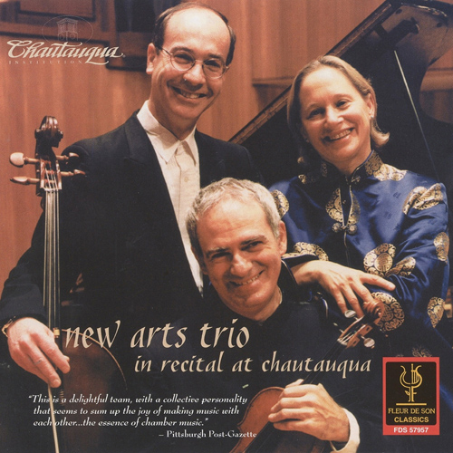 Imagen de apoyo de  BEETHOVEN, L. van: Piano Trio No. 5 / PART, A.: Mozart-Adagio / BLOCH, E.: 3 Nocturnes / BRAHMS, J.: Piano Trio No. 1 (New Arts Trio)