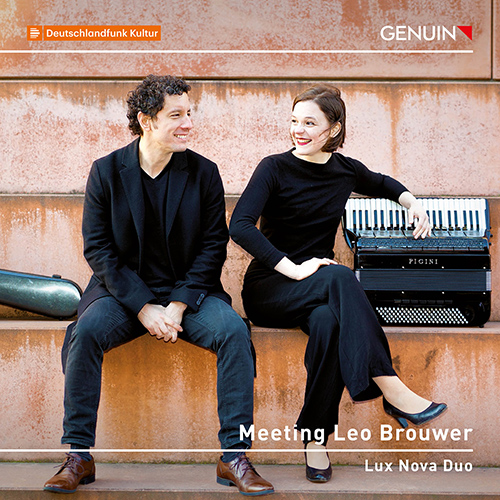 Imagen de apoyo de  BROUWER, L.: Guitar and Accordion Works - Souvenir de Liège / Folía a través de los siglos / Tríptico concertante (Meeting Leo Brouwer) (Lux Nova Duo)