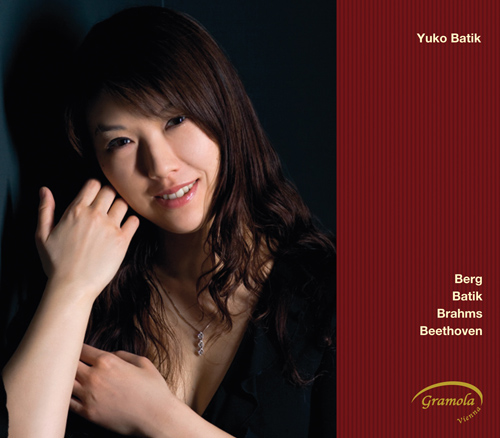Imagen de apoyo de  Piano Recital: Batik, Yuko - BERG, A. / BATIK, R. / BRAHMS, J. / BEETHOVEN, L. van