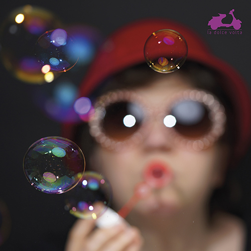 Imagen de apoyo de  Vocal and Chamber Music with Piano (Bubbles: Dana Ciocarlie and Friends) - DEBUSSY, C. / MOZART, W.A. / POULENC, F. / SCHUBERT, F. (Ciocarlie)
