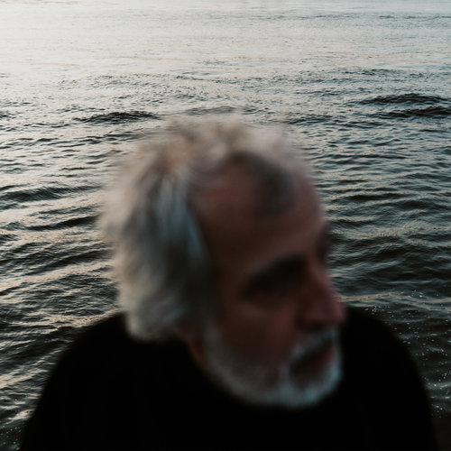 Imagen de apoyo de  SCHUBERT, F.: Piano Trio: II. Andante con moto (arr. G. van Nueten) / NUETEN, G. van: Divina Commedia (Nueten, Seven Sins Cello Ensemble)