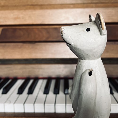 Imagen de apoyo de  HEUV: Morning Stroll (Heuv)