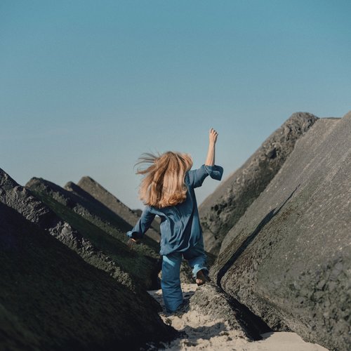 Imagen de apoyo de  ANNELIE: Leaving / Reminisce